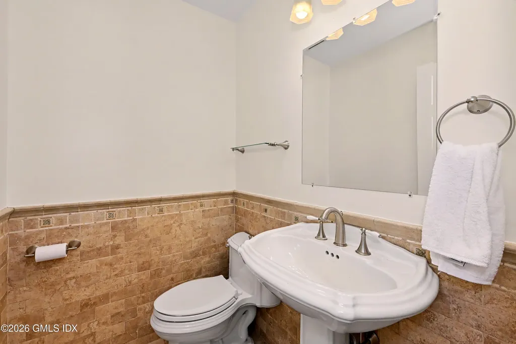 34 Macarthur Drive Old Greenwich CT 06870