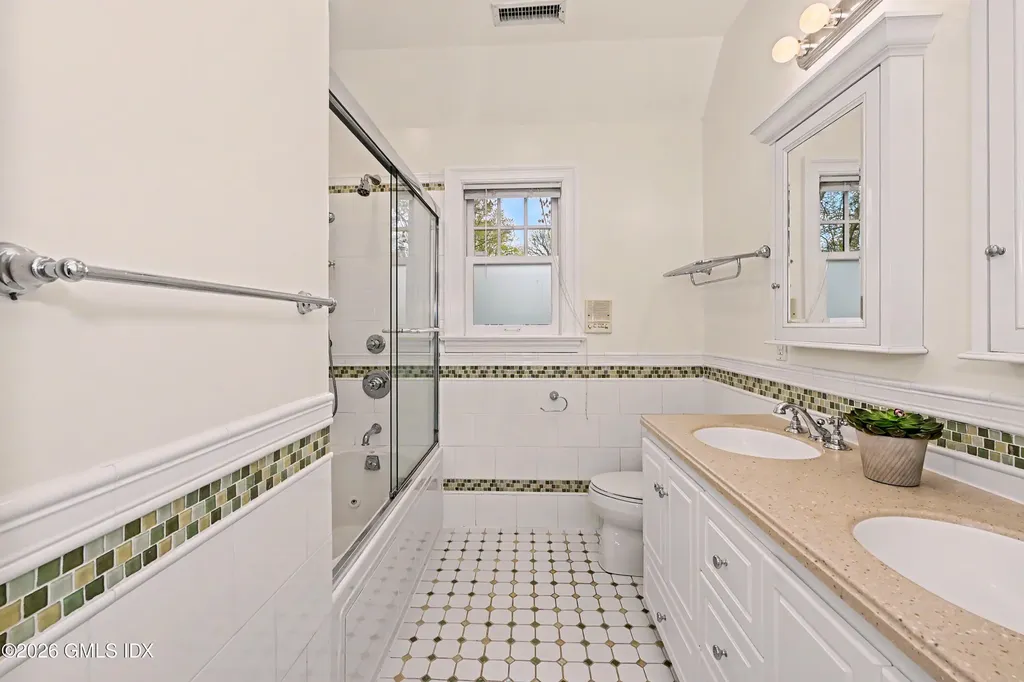 34 Macarthur Drive Old Greenwich CT 06870