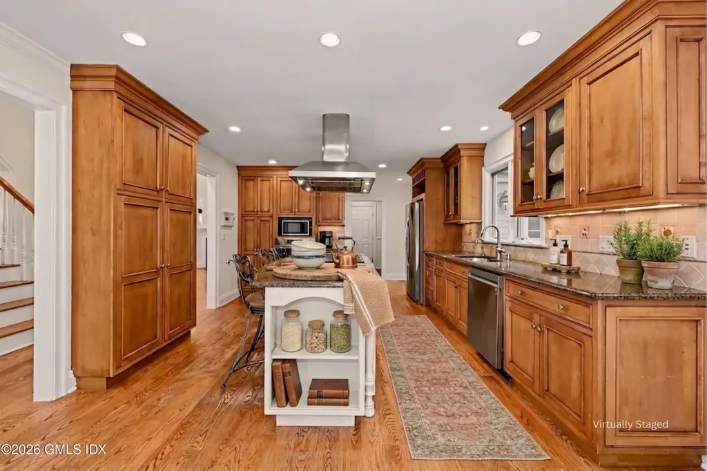 34 Macarthur Drive Old Greenwich CT 06870