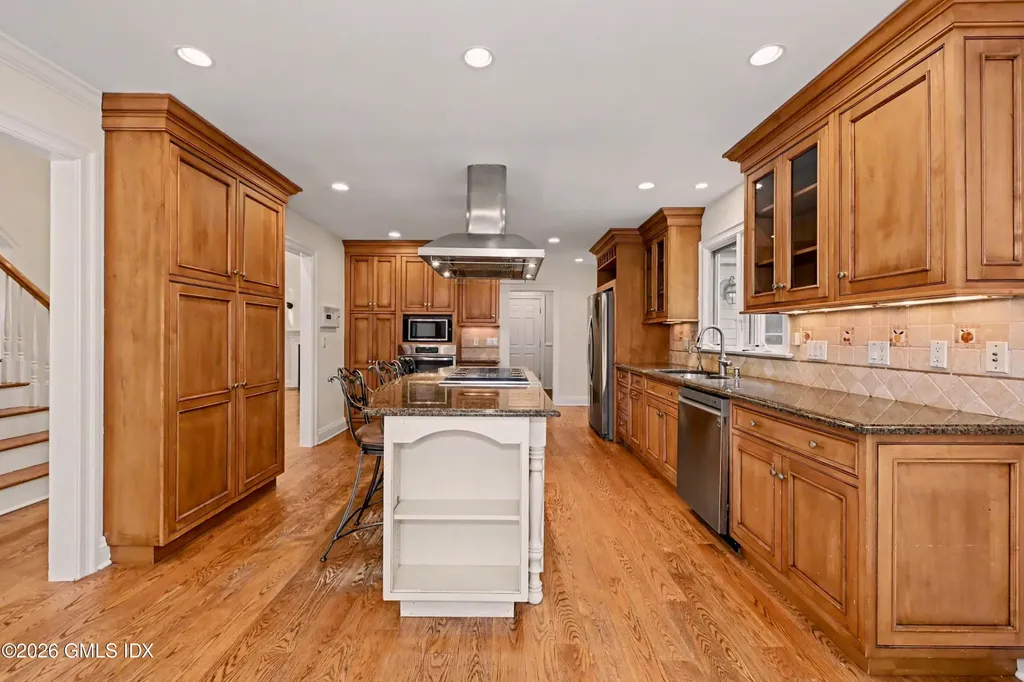 34 Macarthur Drive Old Greenwich CT 06870