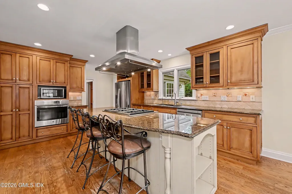 34 Macarthur Drive Old Greenwich CT 06870
