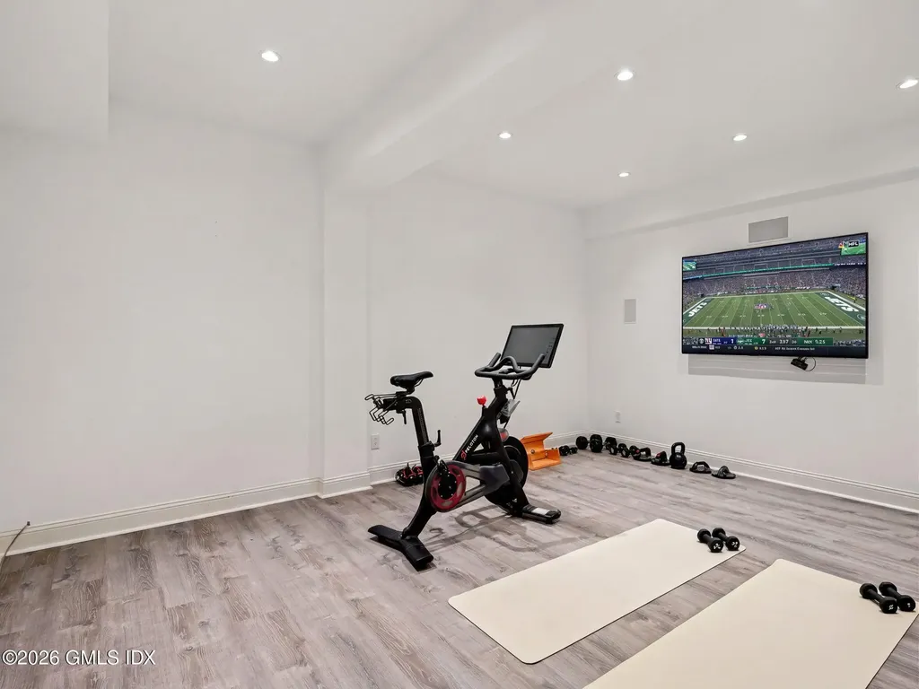 49 Willow Road Riverside CT 06878