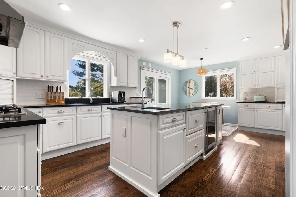 12 Ricki Beth Lane Old Greenwich CT 06870