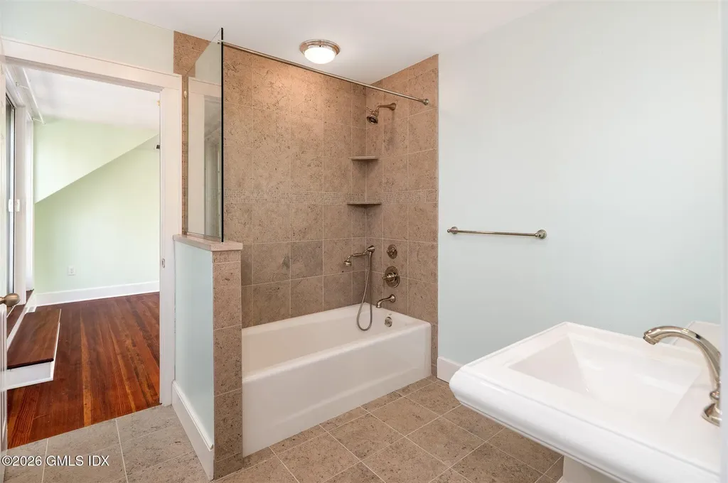 231 Roxbury Road Stamford CT 06902