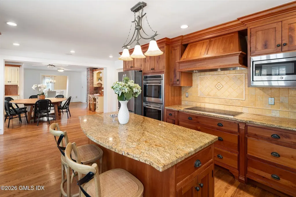231 Roxbury Road Stamford CT 06902