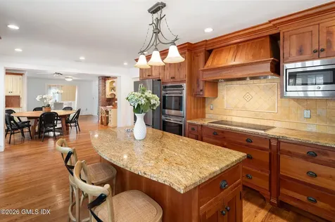 231 Roxbury Road Stamford CT 06902