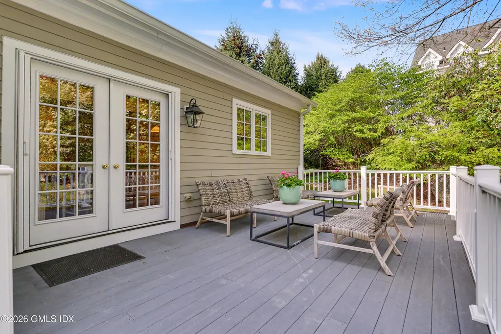 11 River Oaks Drive Stamford CT 06902