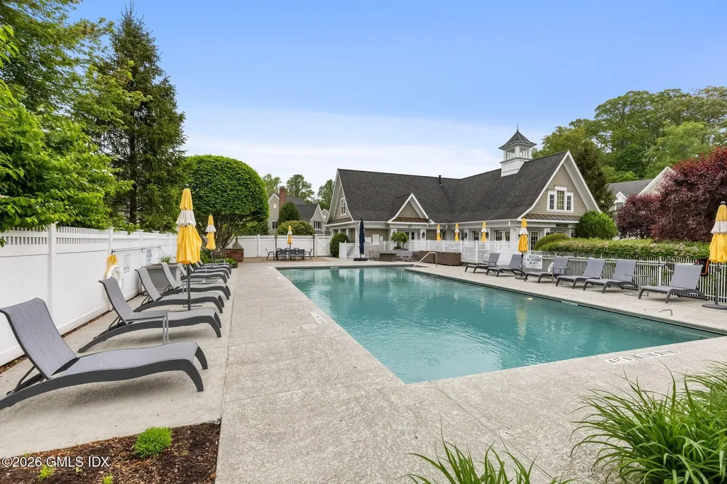 11 River Oaks Drive Stamford CT 06902