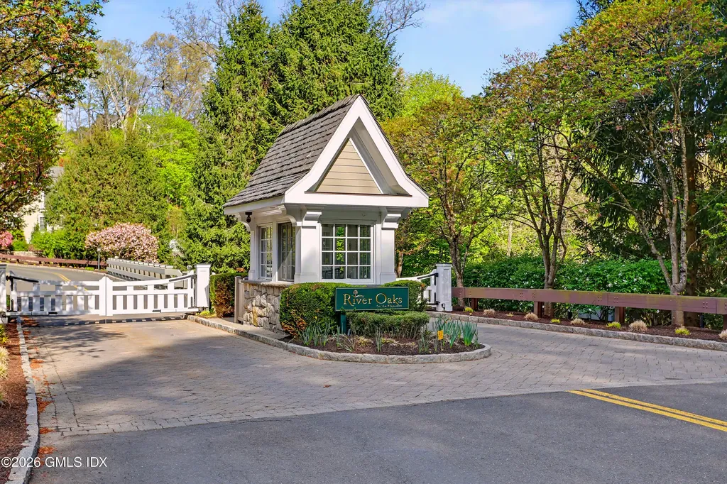 11 River Oaks Drive Stamford CT 06902