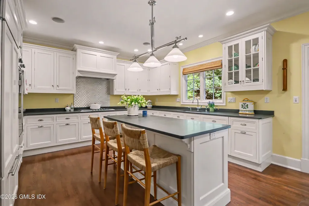 11 River Oaks Drive Stamford CT 06902