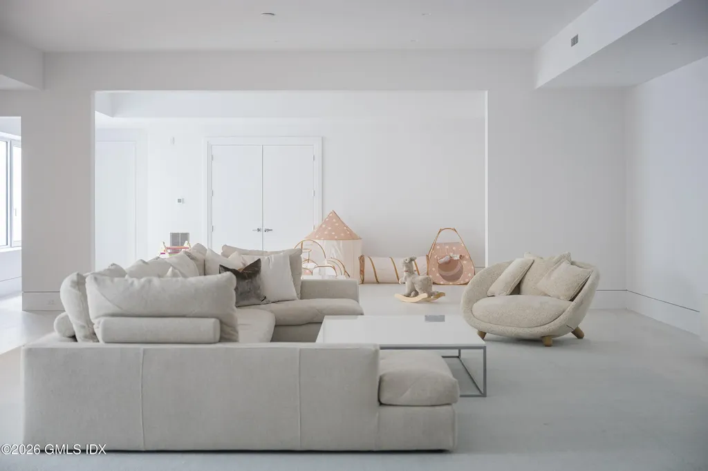 8 Fox Run Lane Greenwich CT 06831
