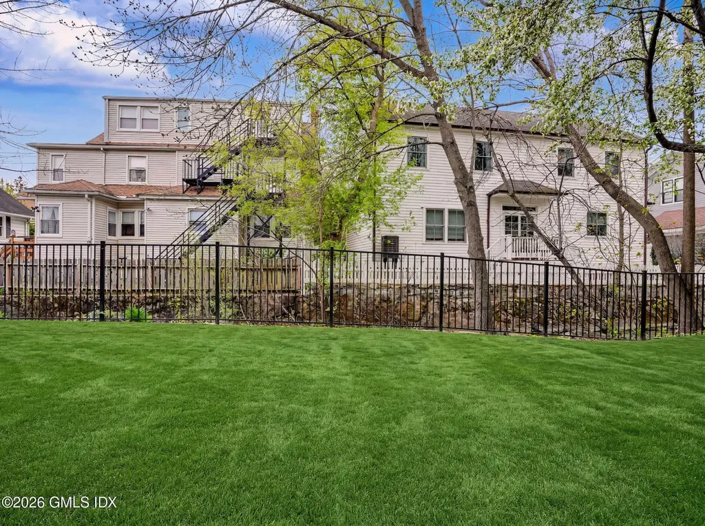 10 Idlewild Manor Greenwich CT 06830