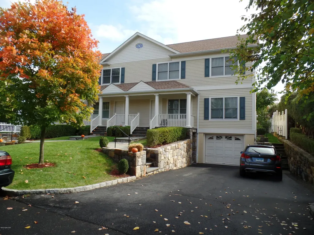 17 Windy Knolls Right Side Greenwich CT 06831
