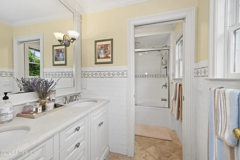 17 Windy Knolls Right Side Greenwich CT 06831