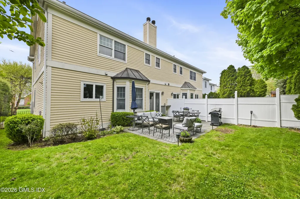 17 Windy Knolls Right Side Greenwich CT 06831