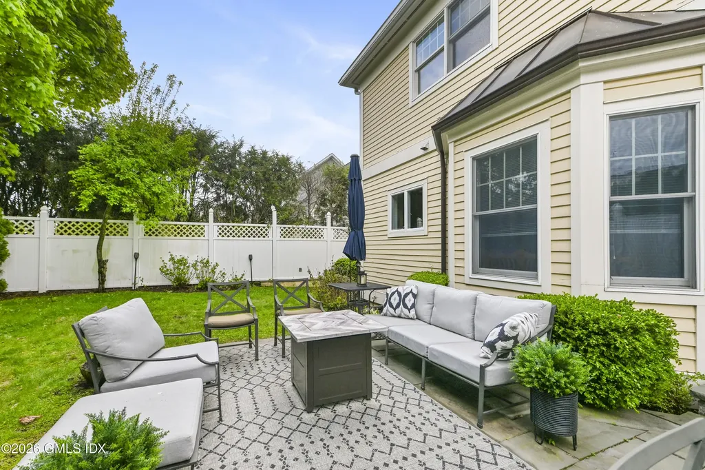 17 Windy Knolls Right Side Greenwich CT 06831