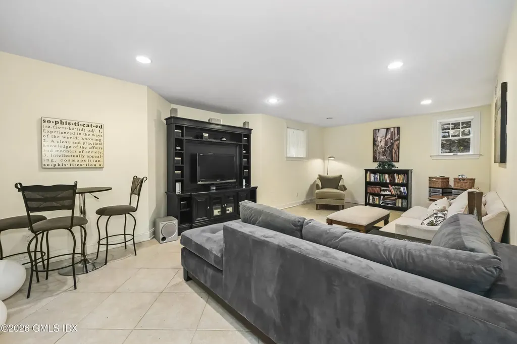 17 Windy Knolls Right Side Greenwich CT 06831