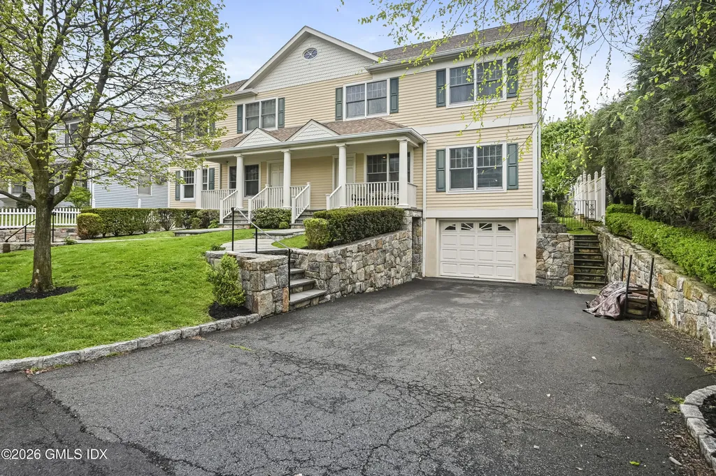 17 Windy Knolls Right Side Greenwich CT 06831