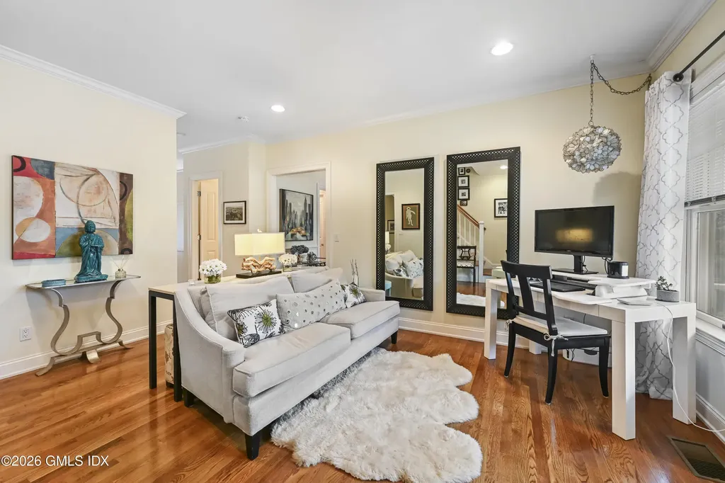 17 Windy Knolls Right Side Greenwich CT 06831