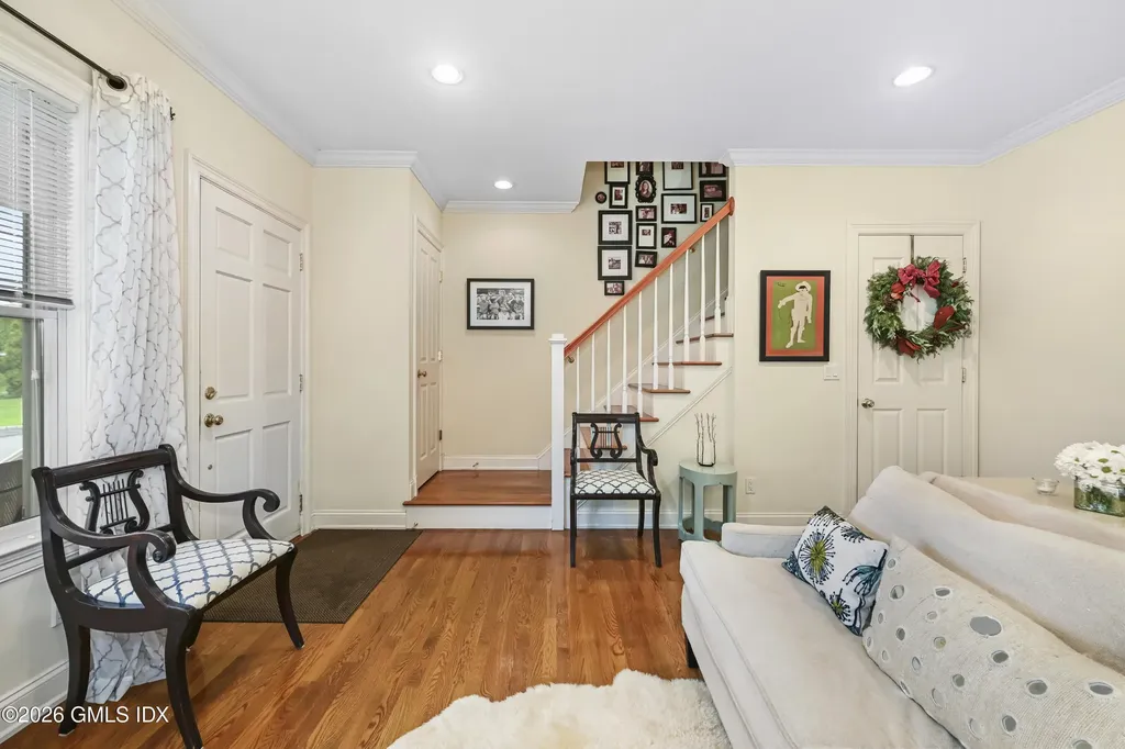 17 Windy Knolls Right Side Greenwich CT 06831