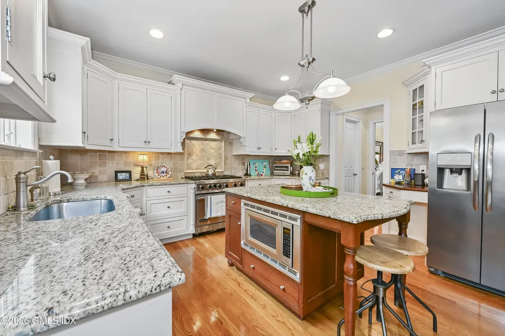 17 Windy Knolls Right Side Greenwich CT 06831
