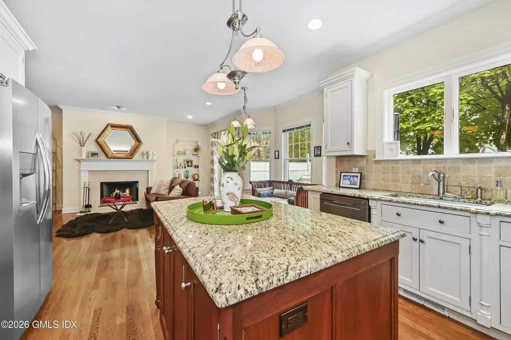 17 Windy Knolls Right Side Greenwich CT 06831