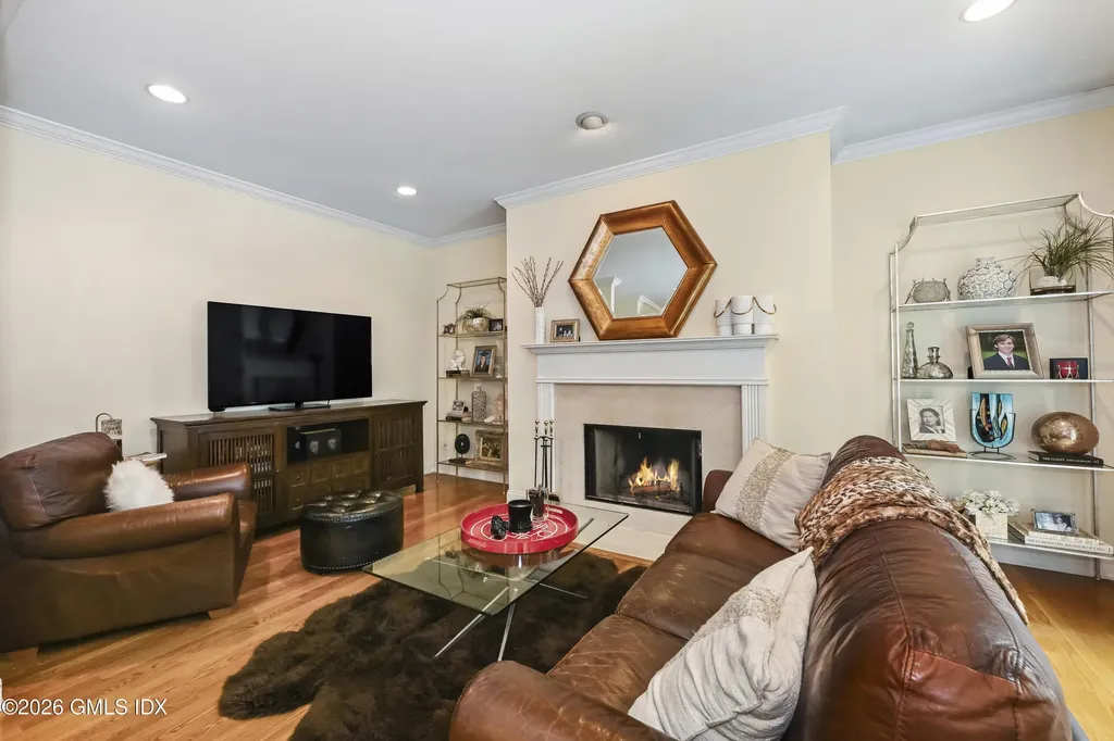 17 Windy Knolls Right Side Greenwich CT 06831