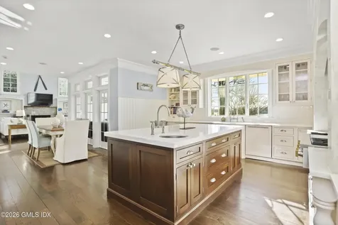 30 Bayside Terrace Riverside CT 06878