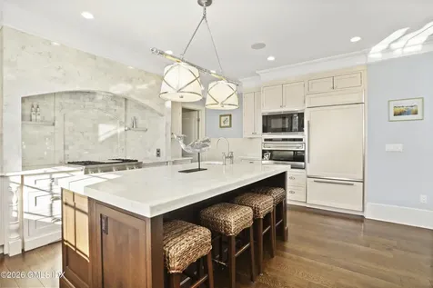 30 Bayside Terrace Riverside CT 06878
