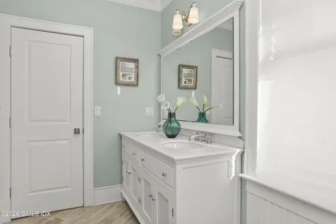 30 Bayside Terrace Riverside CT 06878