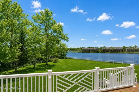 30 Bayside Terrace Riverside CT 06878
