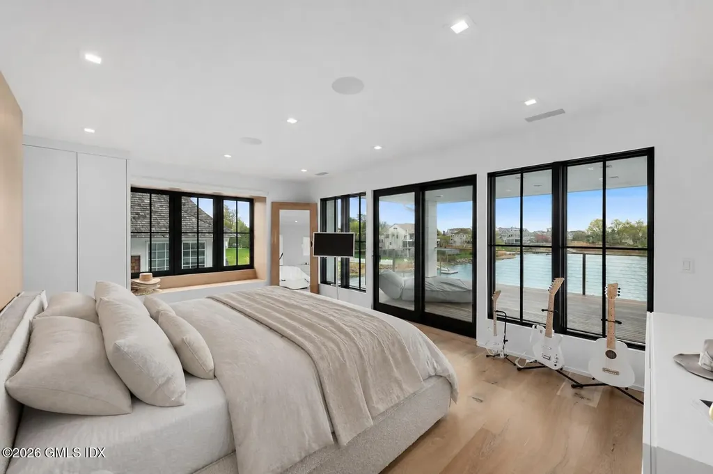 4 Little Cove Lane Old Greenwich CT 06870