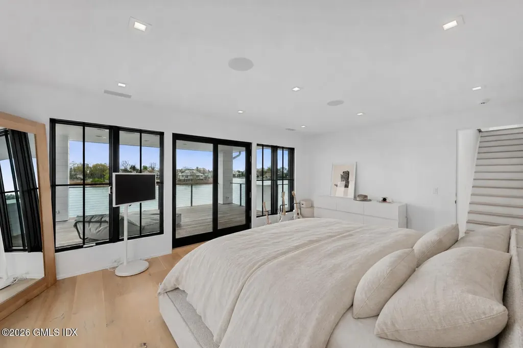 4 Little Cove Lane Old Greenwich CT 06870