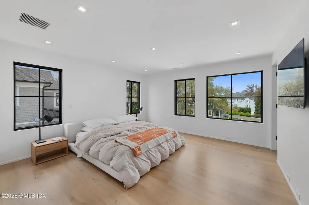 4 Little Cove Lane Old Greenwich CT 06870