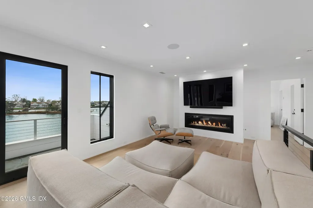 4 Little Cove Lane Old Greenwich CT 06870