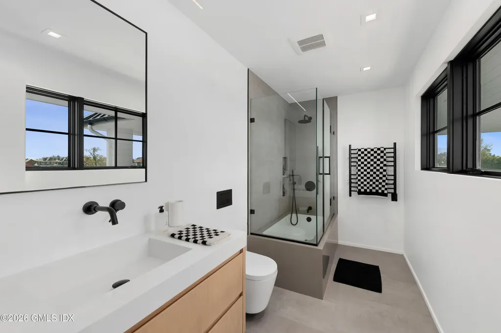 4 Little Cove Lane Old Greenwich CT 06870
