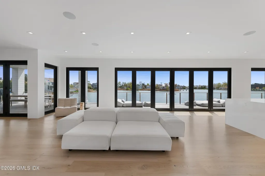 4 Little Cove Lane Old Greenwich CT 06870