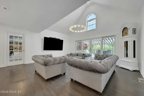 68 Hillcrest Park Road Old Greenwich CT 06870