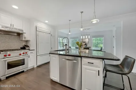68 Hillcrest Park Road Old Greenwich CT 06870