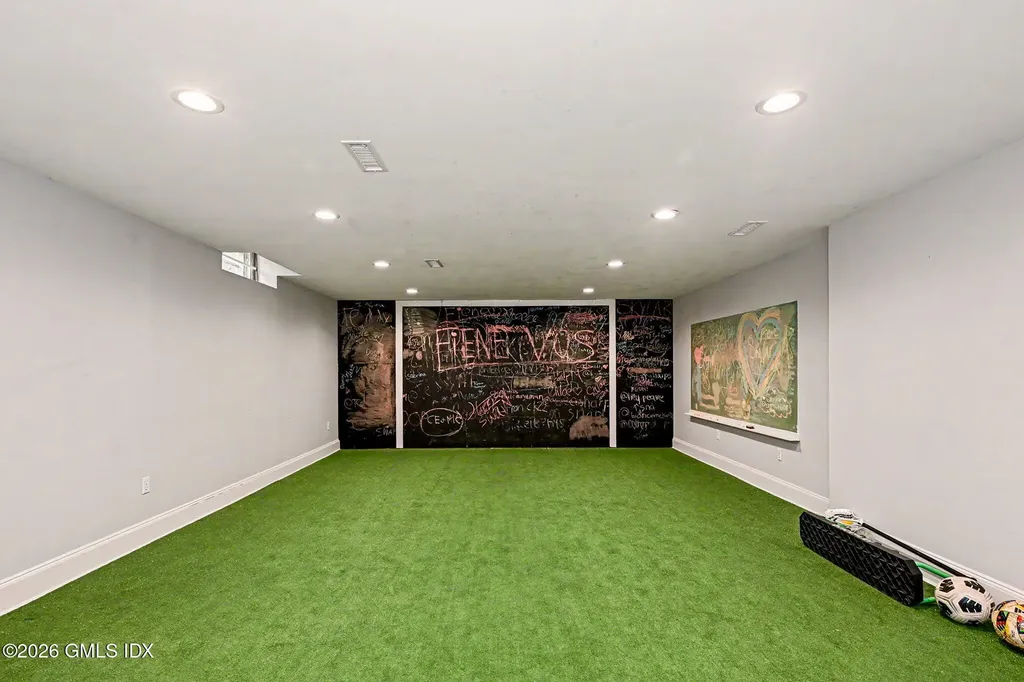 23 Wyckham Hill Lane Greenwich CT 06831