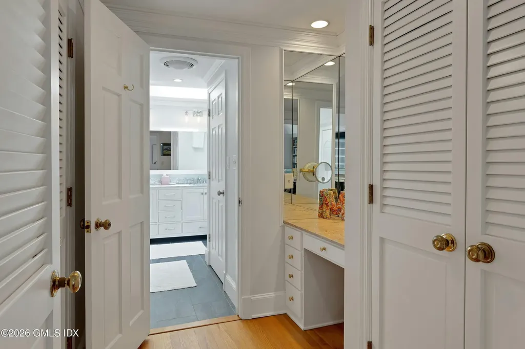 29 Old Stone Bridge Road Cos Cob CT 06807