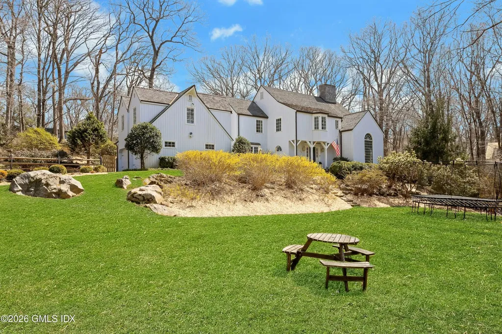 29 Old Stone Bridge Road Cos Cob CT 06807