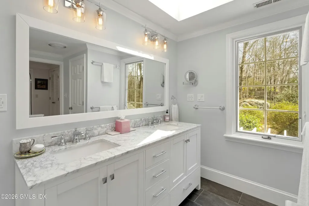 29 Old Stone Bridge Road Cos Cob CT 06807