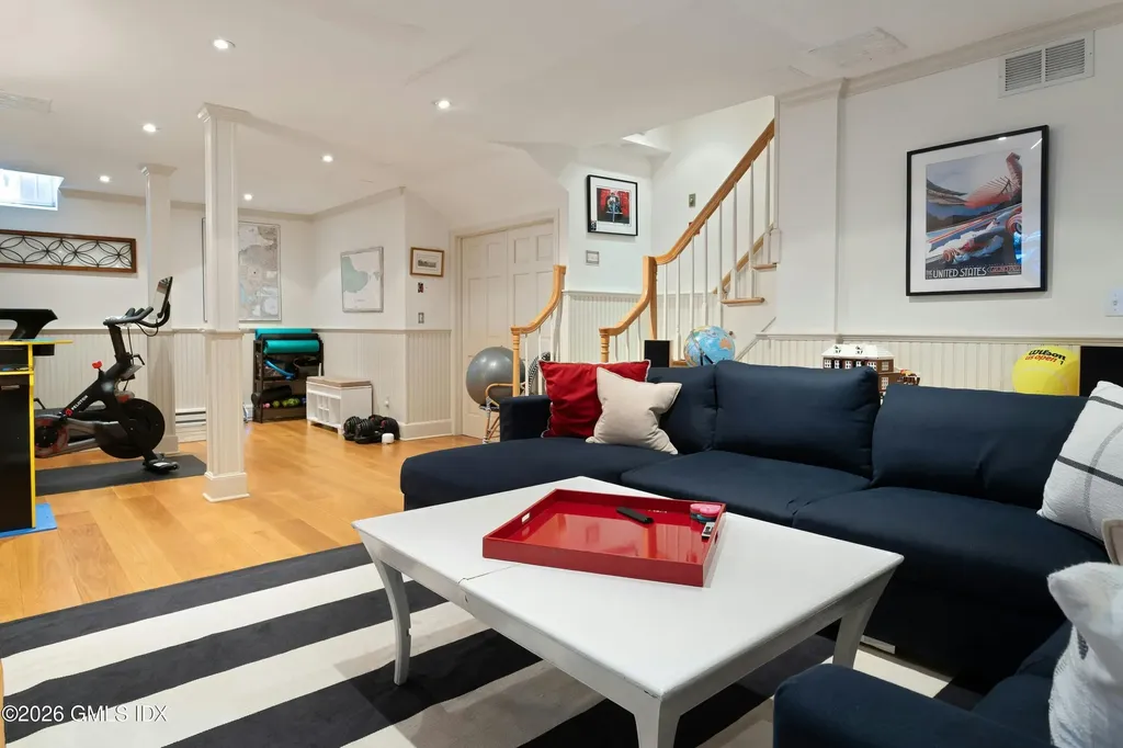 29 Old Stone Bridge Road Cos Cob CT 06807