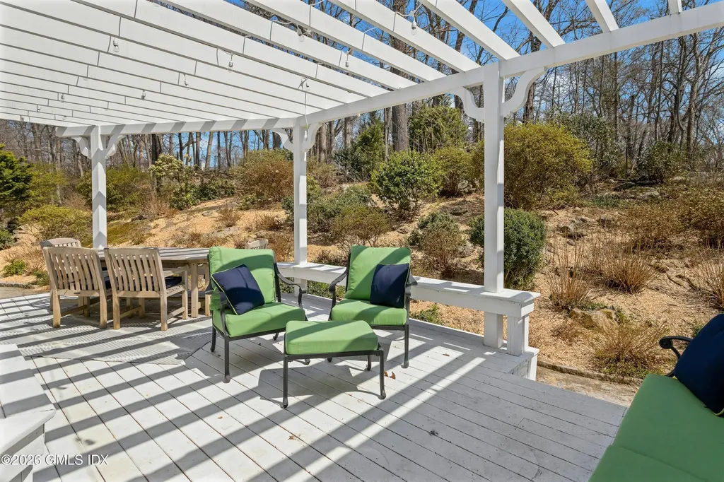 29 Old Stone Bridge Road Cos Cob CT 06807