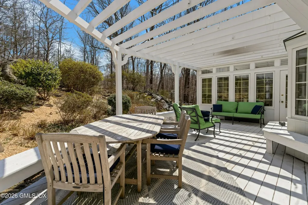 29 Old Stone Bridge Road Cos Cob CT 06807