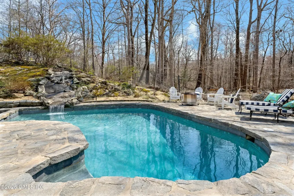 29 Old Stone Bridge Road Cos Cob CT 06807