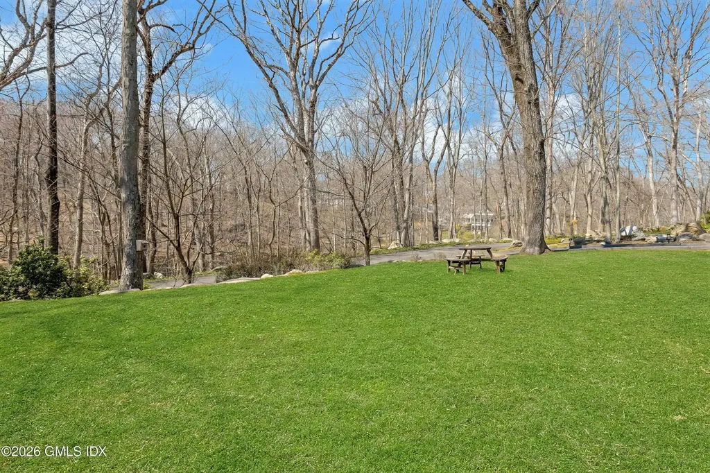 29 Old Stone Bridge Road Cos Cob CT 06807