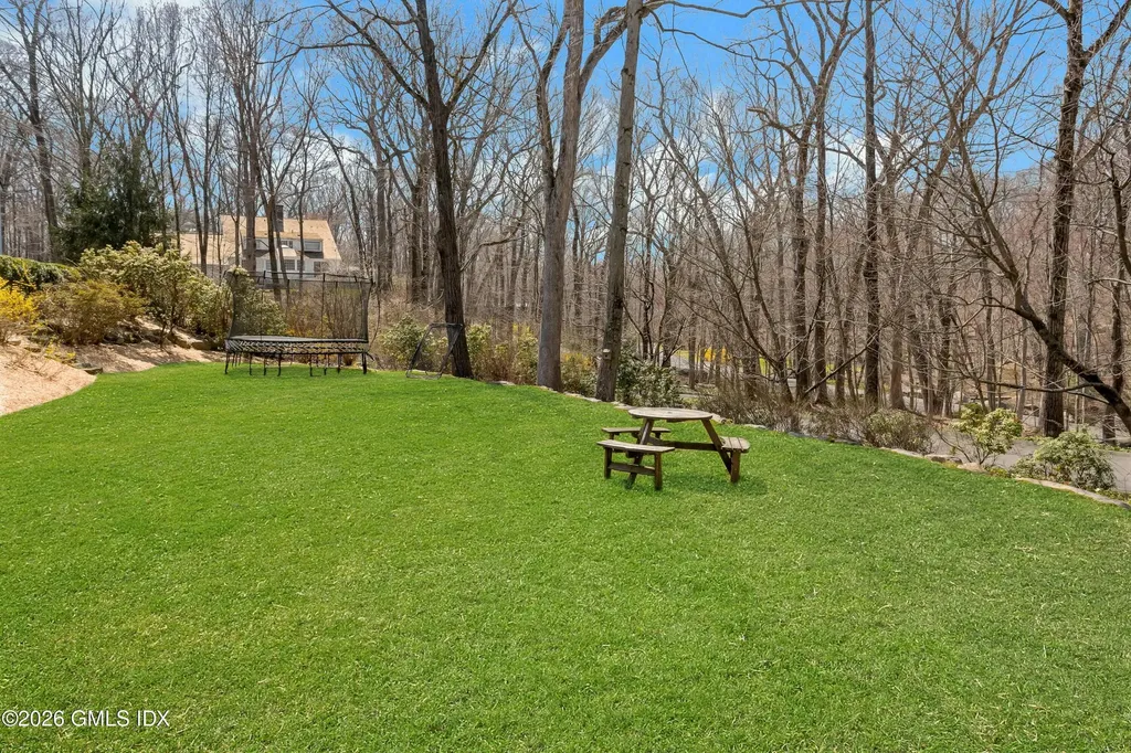 29 Old Stone Bridge Road Cos Cob CT 06807