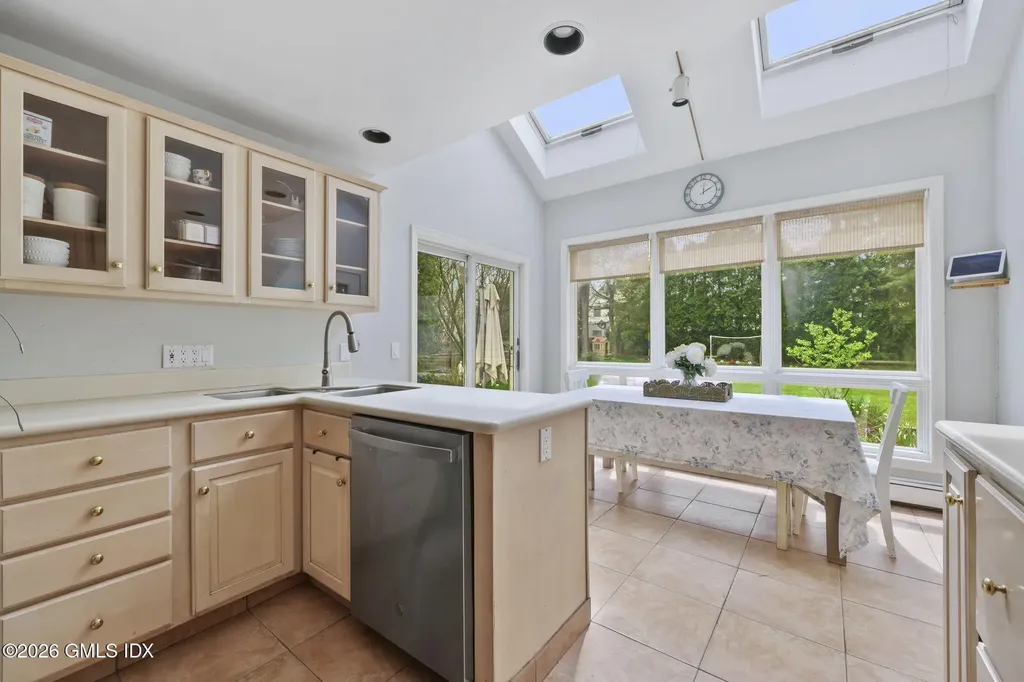 64 Summit Road Riverside CT 06878